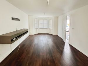 Lounge- click for photo gallery